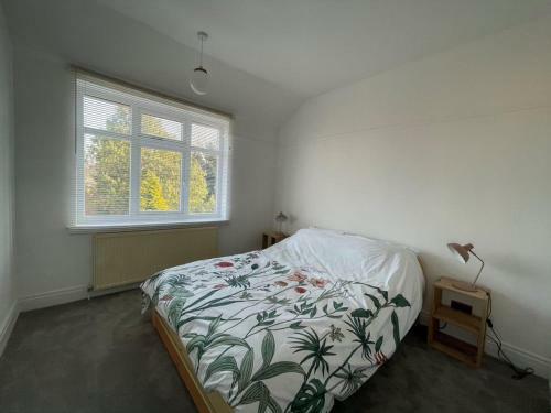 Spacious 3 Bedroom House With Garden And Parking