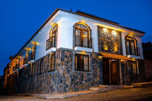 Atojja Chucuito Hotel