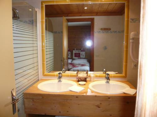 Hotel Le Caprice Des Neiges H�tels-chalets De Tradition