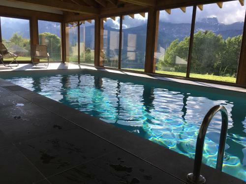 Hotel Le Caprice Des Neiges H�tels-chalets De Tradition