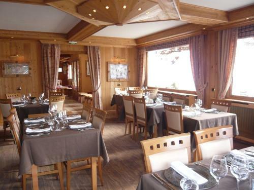 Hotel Le Caprice Des Neiges H�tels-chalets De Tradition