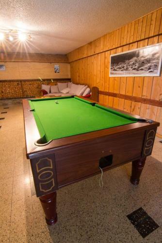 Hotel Le Caprice Des Neiges H�tels-chalets De Tradition