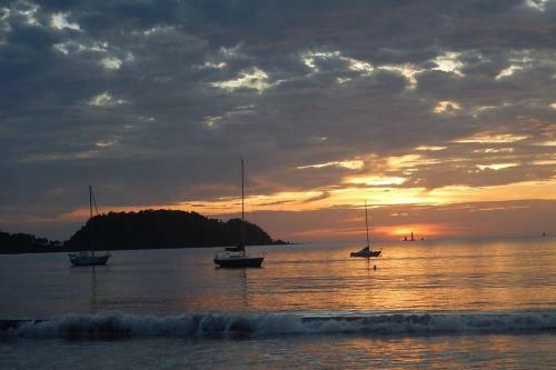 Apartamento Jazmin Del Sol Steps Away From Playa Potrero !!