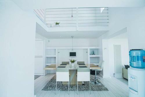Modern Private Gated Luxury Home Getaway