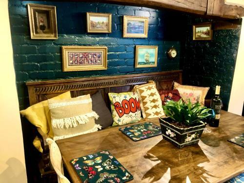 Mere Cottage