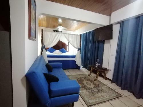 Val Hotel Manuel Antonio Cr