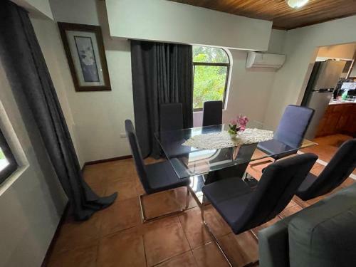Val Hotel Manuel Antonio Cr