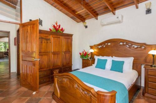 Villa Arturo! 3 Brm, Ocean, Mountain And Town View
