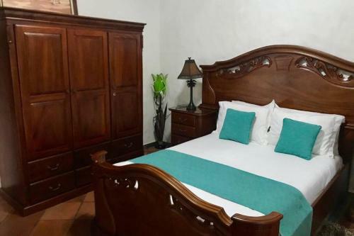 Villa Arturo! 3 Brm, Ocean, Mountain And Town View