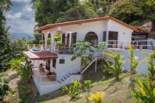Villa Arturo! 3 Brm, Ocean, Mountain And Town View