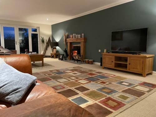 Exeuctive Detached Home With Plenlty Of Room