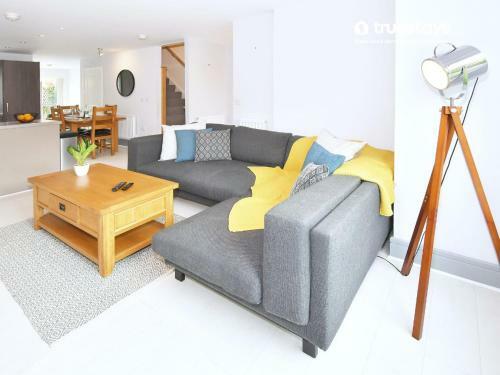 Kiln Side By Truestays - 3 Bedroom House
