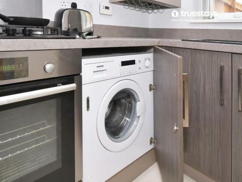 Kiln Side By Truestays - 3 Bedroom House