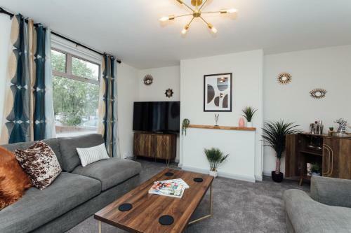 Villa Newly Finished House In Coventry