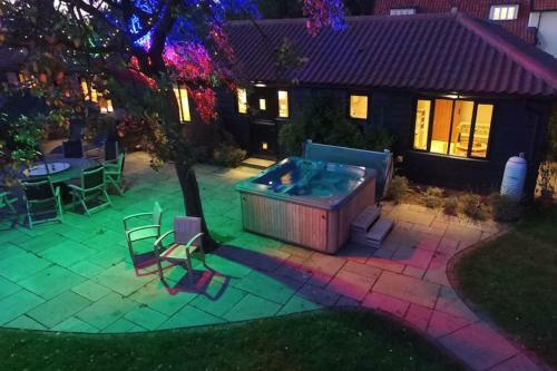 Apartamento Suffolk Getaway With Hot Tub