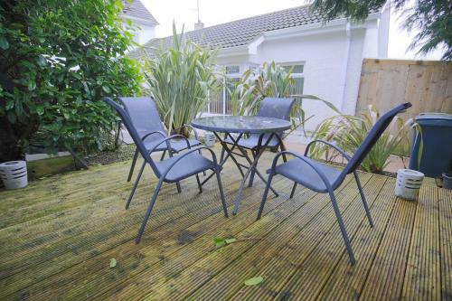 Spacious 4 Bedroom Home - 5 Min Walk To Town