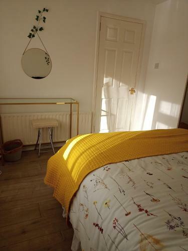 Fabulous 3 Bed Townhouse Overlooking The Water