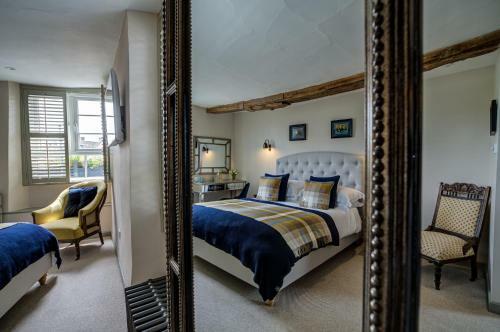Chic Georgian Town House In Cotswold Town Centre