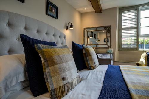 Chic Georgian Town House In Cotswold Town Centre