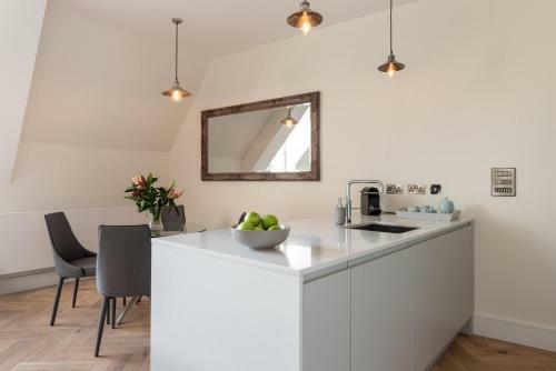 Cathedral View - An Exclusive Private Apartment On Cathedral Green, Exeter