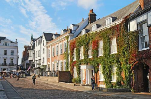 Cathedral View - An Exclusive Private Apartment On Cathedral Green, Exeter