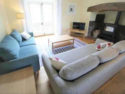 Pass The Keys Stunning, Spacious Farmhouse With Free Parking