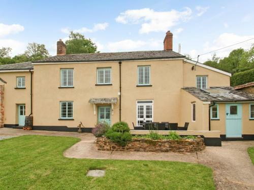 Pass The Keys Stunning, Spacious Farmhouse With Free Parking