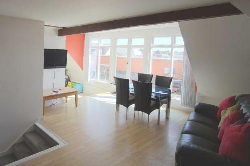 Stunning Central Exeter Apartment With Balcony And Fantastic View