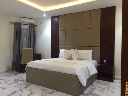 Ricky Hotels