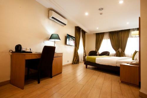 Hotel Genesis Castle