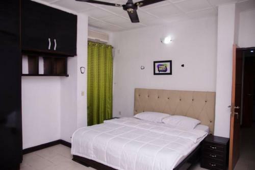Apartamento A Serene 5 Bedroom Residential Home