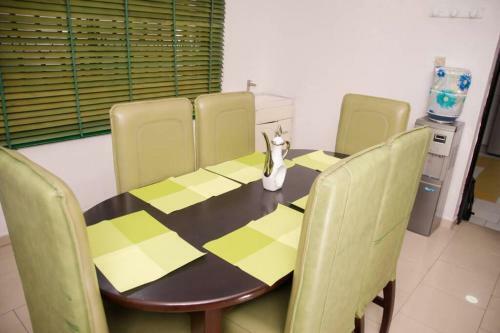 Apartamento A Serene 5 Bedroom Residential Home