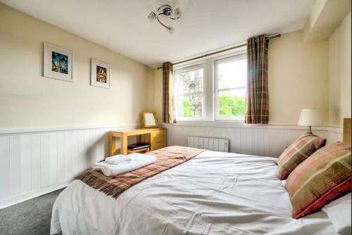 Charming 1 Bed Apartment With Castle View