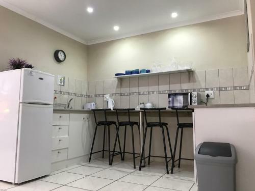 Hostal Bay Breeze Guesthouse