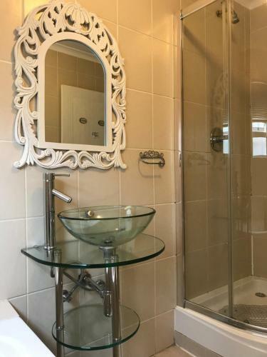 Hostal Bay Breeze Guesthouse