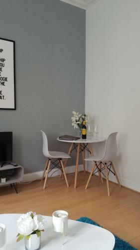 Dalmeny Street Apartment