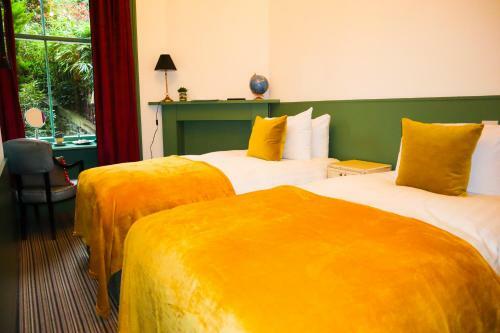 Hostal New Town Guest House (Adults Only)