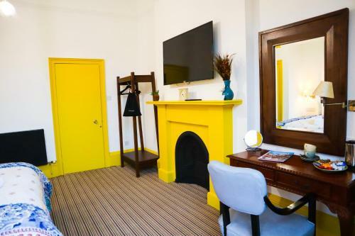 Hostal New Town Guest House (Adults Only)