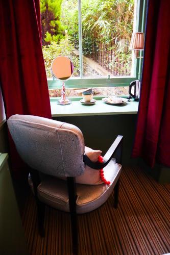 Hostal New Town Guest House (Adults Only)