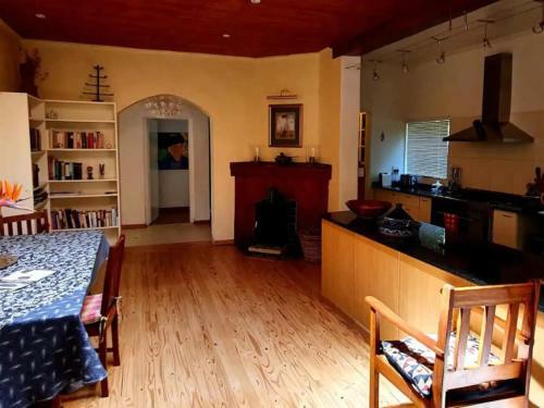 Hostal L'orange Guesthouse