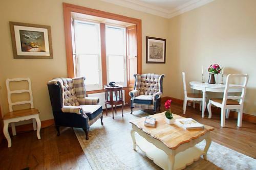 Altido Old Town Two Bedroom Apartment With Castle Views