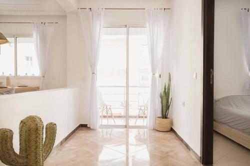 Modern European Apartment 1 Min. Walk To Beach