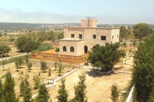 Jolie Villa Typique Avec Piscine Et Sans Vis � Vis