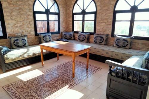 Jolie Villa Typique Avec Piscine Et Sans Vis � Vis