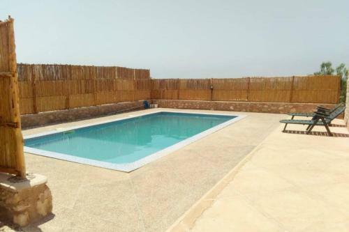 Jolie Villa Typique Avec Piscine Et Sans Vis � Vis