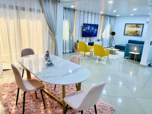 Shortlethomes - 5 Star Short Let Apartment In Lekki Phase 1