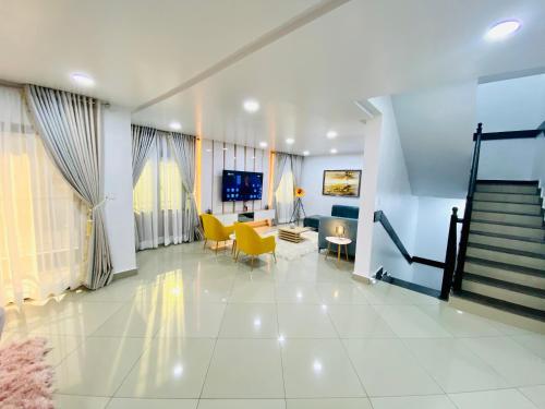 Shortlethomes - 5 Star Short Let Apartment In Lekki Phase 1