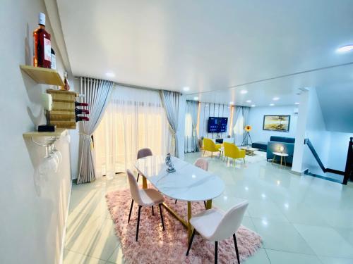 Shortlethomes - 5 Star Short Let Apartment In Lekki Phase 1