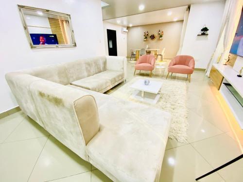 Shortlethomes - 5 Star Short Let Apartment In Lekki Phase 1