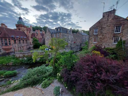 Bed & Breakfast Edinburgh's Dean Village River View Retreat